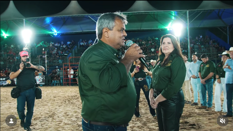Prefeito falando na festa do peão em murutinga do sul 2026