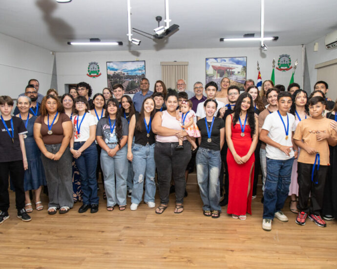 Câmara de Murutinga do Sul entrega Prêmio Estrelas do Conhecimento a estudantes e educadores